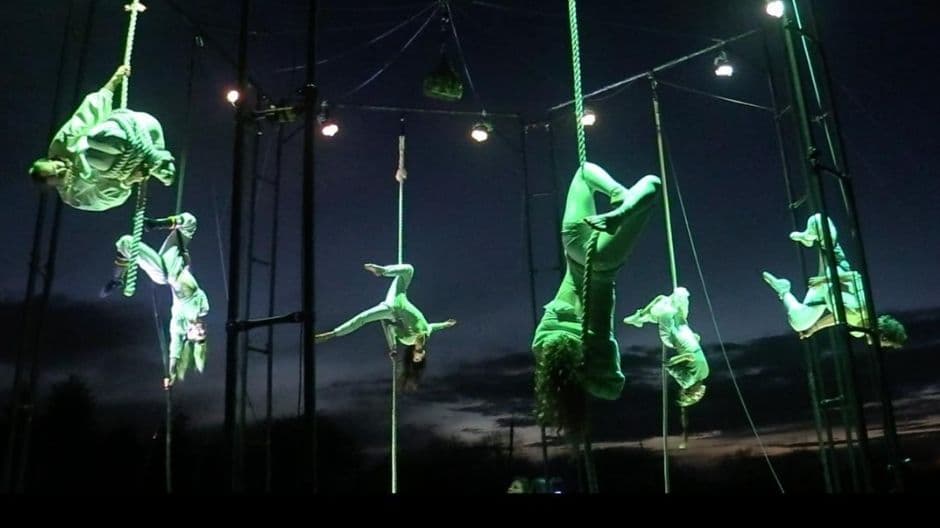 Airetiko presents aerial show – Threads